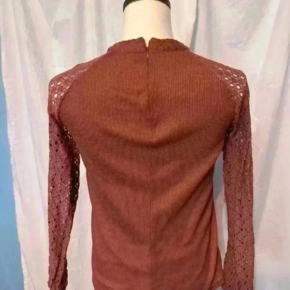 Miholl women’s lace sleeve top. Coral color. Size small. Zip up back. - Picture 2 of 7